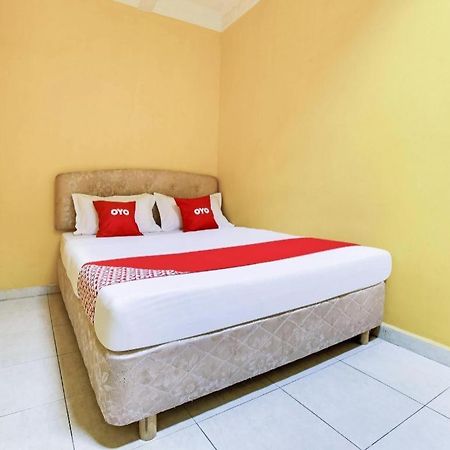 Oyo 89406 Lucky Budget Hotel نيلاي المظهر الخارجي الصورة