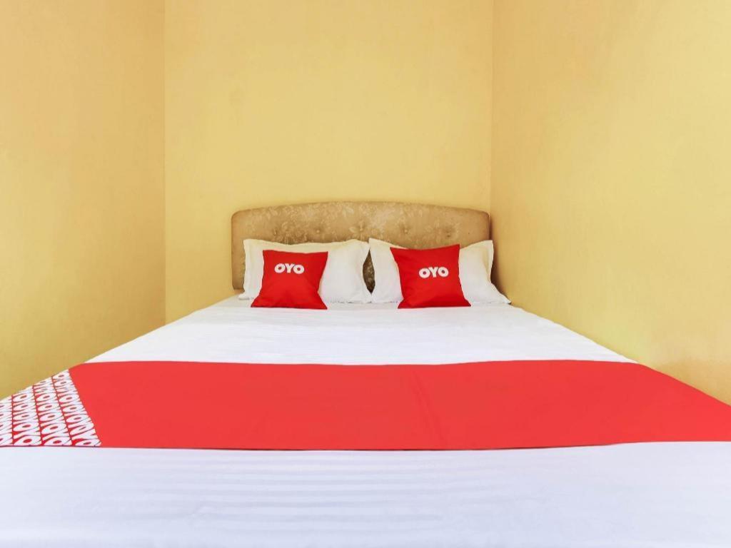 Oyo 89406 Lucky Budget Hotel نيلاي المظهر الخارجي الصورة