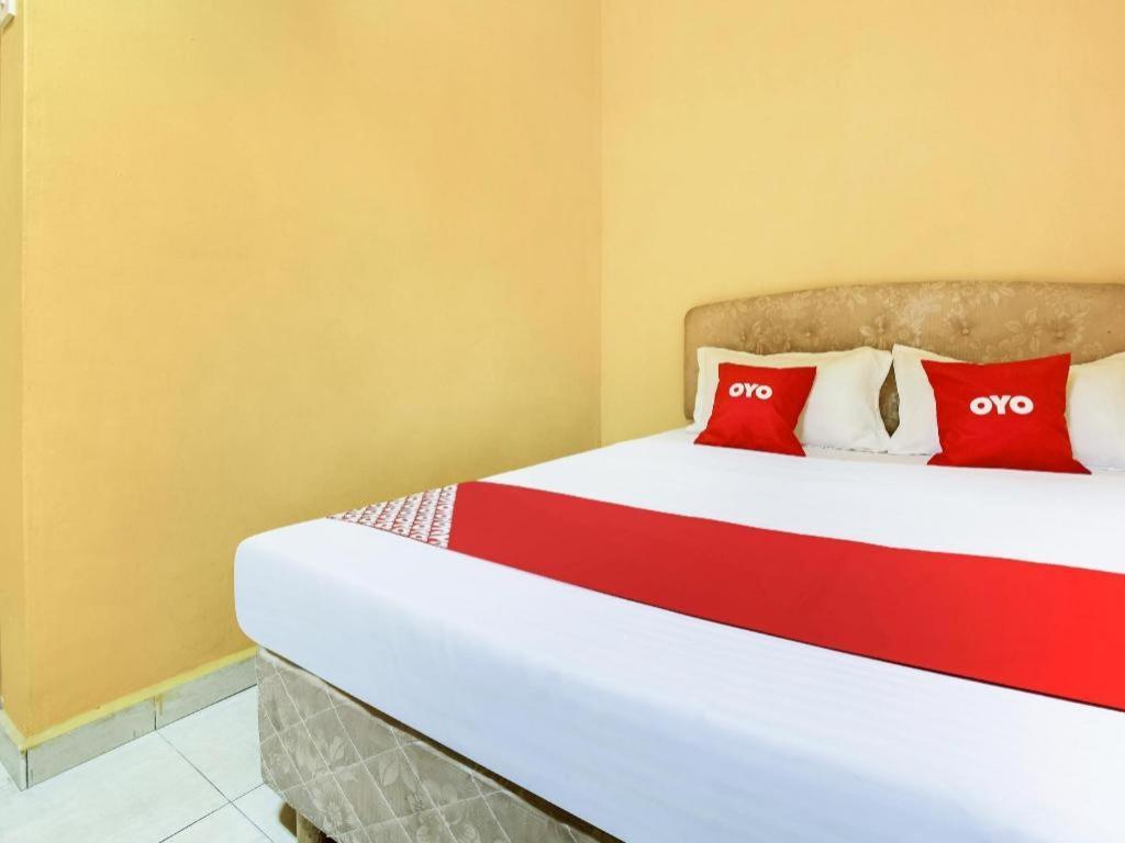 Oyo 89406 Lucky Budget Hotel نيلاي المظهر الخارجي الصورة