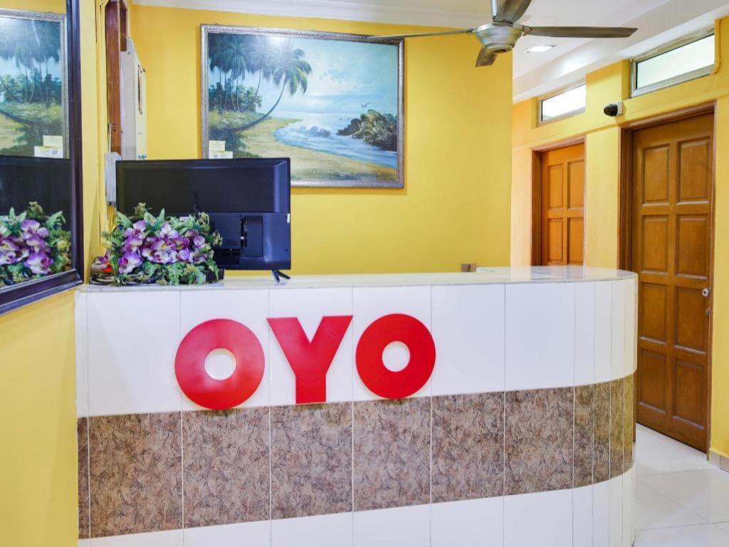 Oyo 89406 Lucky Budget Hotel نيلاي المظهر الخارجي الصورة