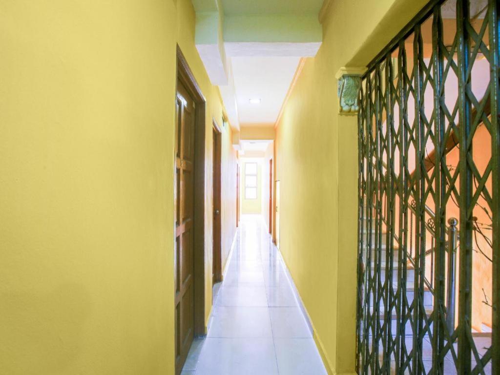 Oyo 89406 Lucky Budget Hotel نيلاي المظهر الخارجي الصورة
