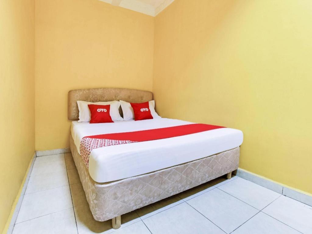 Oyo 89406 Lucky Budget Hotel نيلاي المظهر الخارجي الصورة