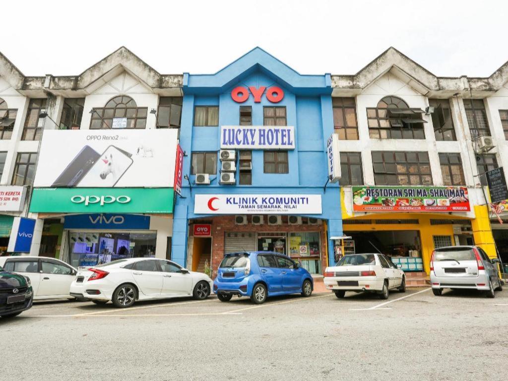 Oyo 89406 Lucky Budget Hotel نيلاي المظهر الخارجي الصورة