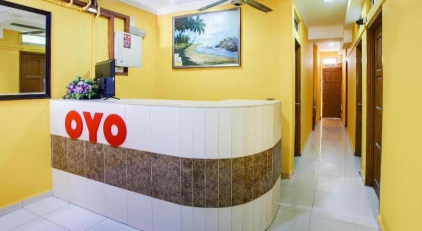 Oyo 89406 Lucky Budget Hotel نيلاي المظهر الخارجي الصورة