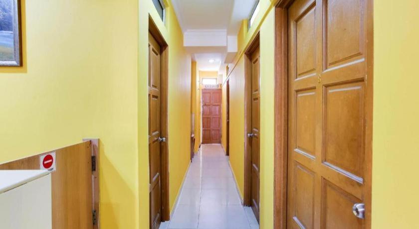 Oyo 89406 Lucky Budget Hotel نيلاي المظهر الخارجي الصورة