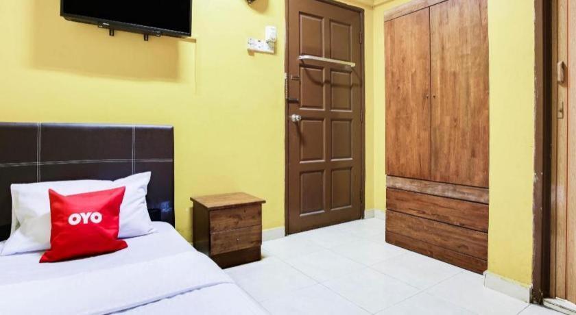 Oyo 89406 Lucky Budget Hotel نيلاي المظهر الخارجي الصورة