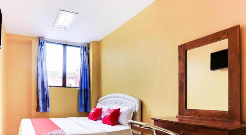 Oyo 89406 Lucky Budget Hotel نيلاي المظهر الخارجي الصورة