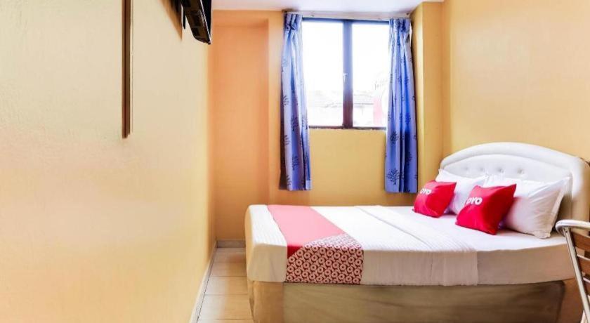 Oyo 89406 Lucky Budget Hotel نيلاي المظهر الخارجي الصورة