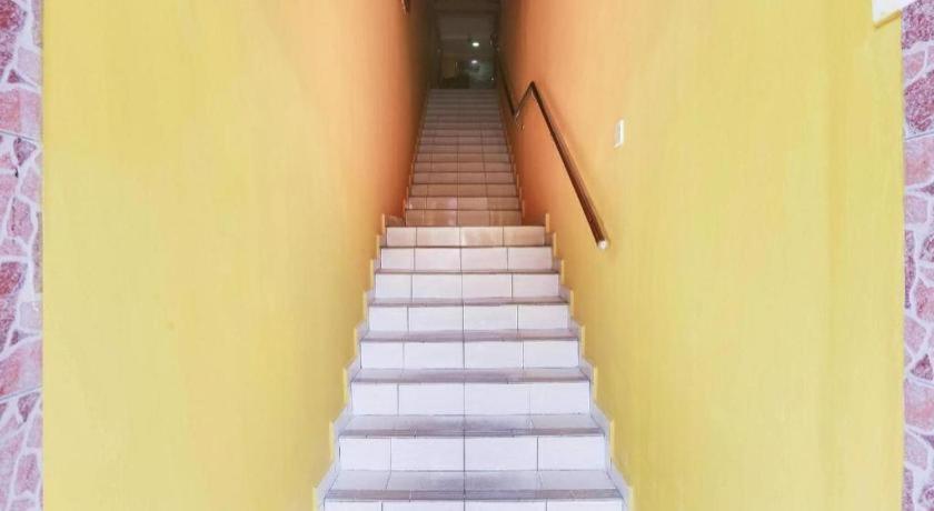 Oyo 89406 Lucky Budget Hotel نيلاي المظهر الخارجي الصورة