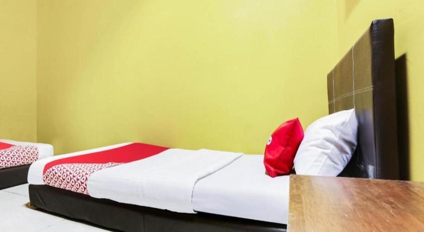 Oyo 89406 Lucky Budget Hotel نيلاي المظهر الخارجي الصورة